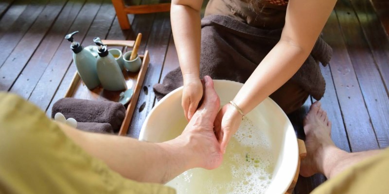 "Бай болғыңыз келсе, күйеуіңіздің аяғын жуыңыз": Психолог-коуч елді таңғалдырды (ВИДЕО)