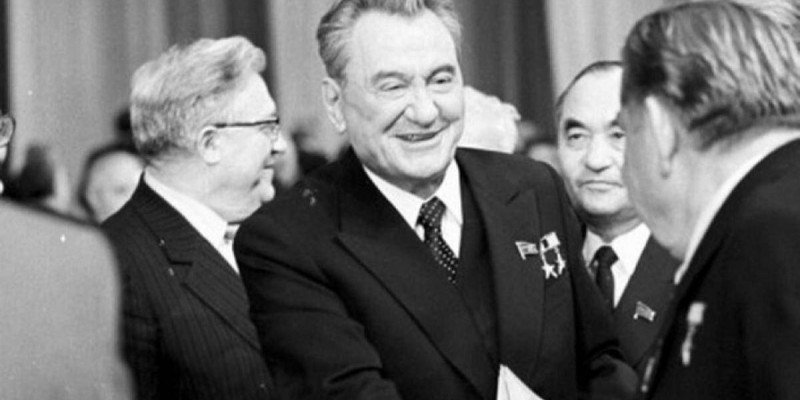 Назарбаевты ұлым деп атаған: Дінмұхамед Қонаев туралы ел естімеген деректер