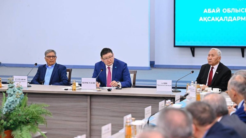 Абай облысының әкімі Берік Уәли аймақ зиялыларымен кездесті.