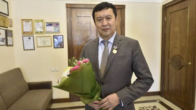 Әртіс Сәбит Әбдіхалықов директор болды.