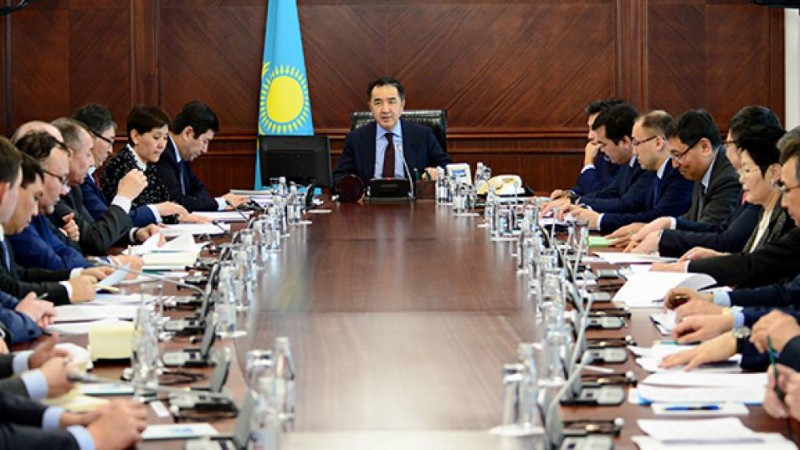 Б.Сағынтаев: Қызметкерлерді жұмыста кешке дейін ұстамаңыздар!.