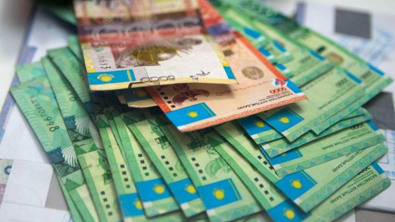 Қостанайда полицейге 10 мың теңге пара бермек болған жүргізуші ұсталды.