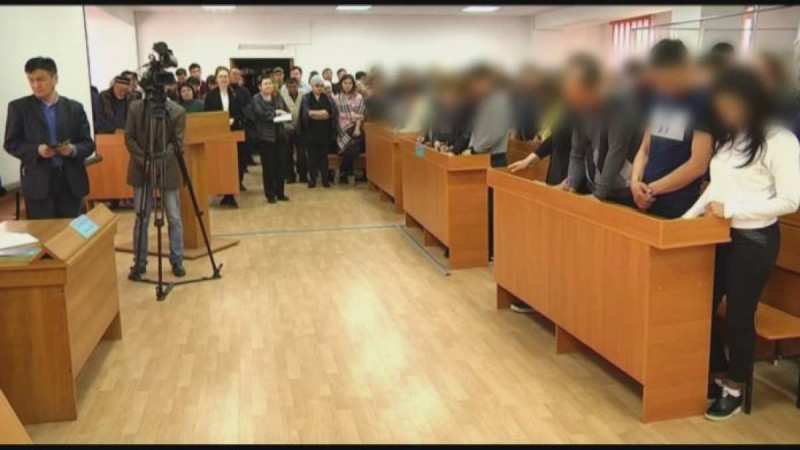 Жер сатқан жиырма төрт шенеунік сотталды.