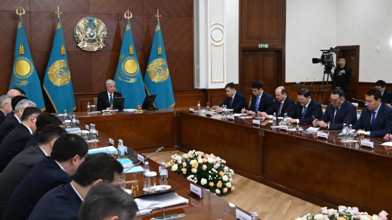 Қазақстан Президенті Тоқаевтың кеңейтілген Үкімет отырысы: нақты шешімдер мен жаңа бағыттар .
