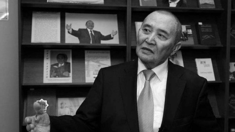 Танымал жазушы Әкім Тарази өмірден өтті.