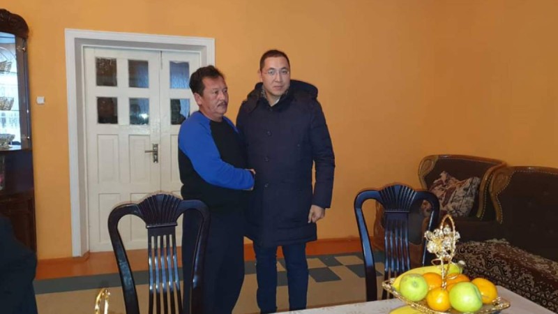 Әжетхана хикаясы: Полицей мұғалімнен кешірім сұрады.