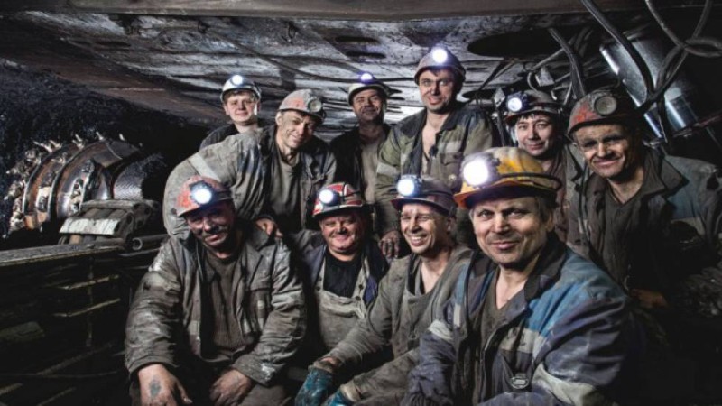 Қарағанды шахтерлері Тұңғыш президент — Назарбаевқа үндеу жолдады: Сізге сеніп келдік.