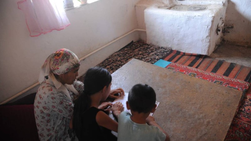 Онлайн оқуға шамасы жоқ….