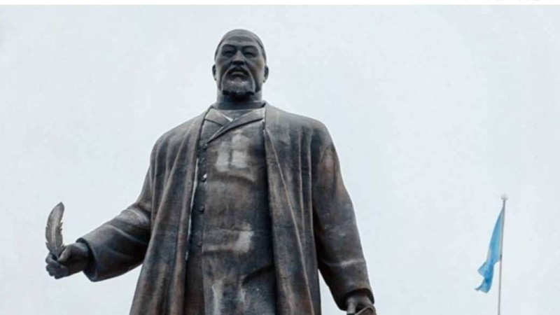 Атырауда 145 миллион теңгеге салынған Абай ескерткіші әлі ашылған жоқ.