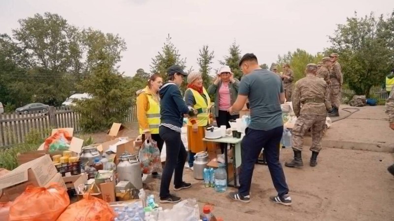 Абай облысындағы өрт. 125 ерікті көмек көрсетіп жатыр.