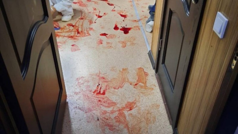 Теңіздегі төбелес: карантиндегі жұмысшылар бір-бірін пышақтады.