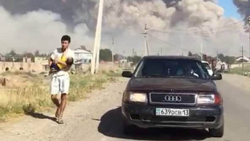 Арыс тұрғындары жаяу-жалшылап Шымкентке келіп жатыр.