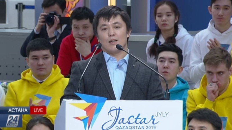 «Ұлы даланың жеті қыры» туралы өлең оқыған ақын Президенттен әдебиет академиясын құруды сұрады.