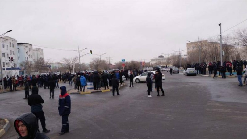 «Газ бағасы 60 теңгеден аспасын»: Үкімет Жаңаөзендегі халық талабын шешкен жоқ.