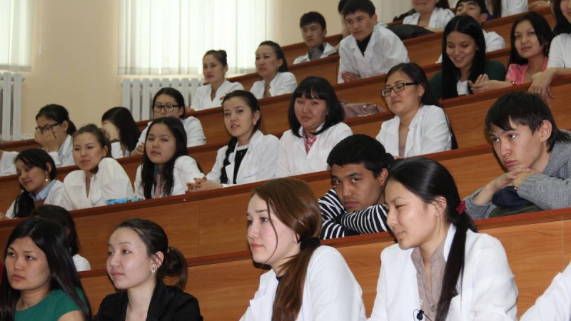 Әрбір алматылық студент орташа есеппен бір жылда 671 397 ₸ ЖОО-на төлейді.