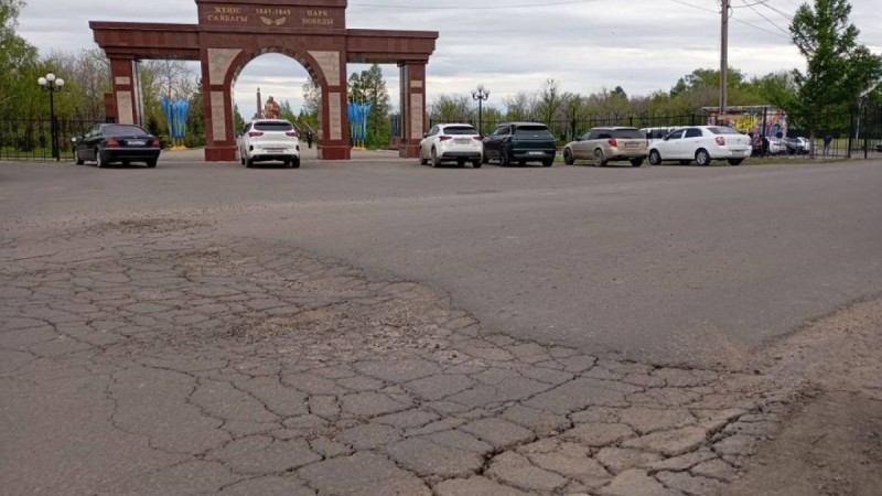 Петропавл тұрғындары: Әуелі асфальт төседі, сосын ауыр жүк көліктерін жіберді.