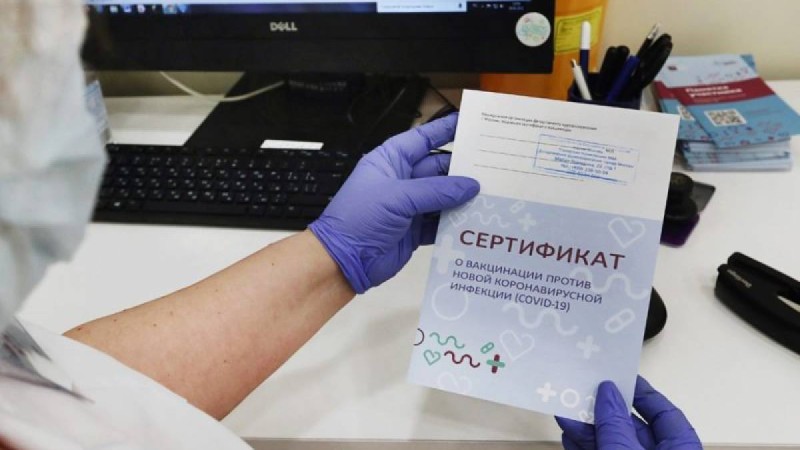 Алматыда вакцинация туралы жалған төлқұжат жасағандар ұсталып жатыр.