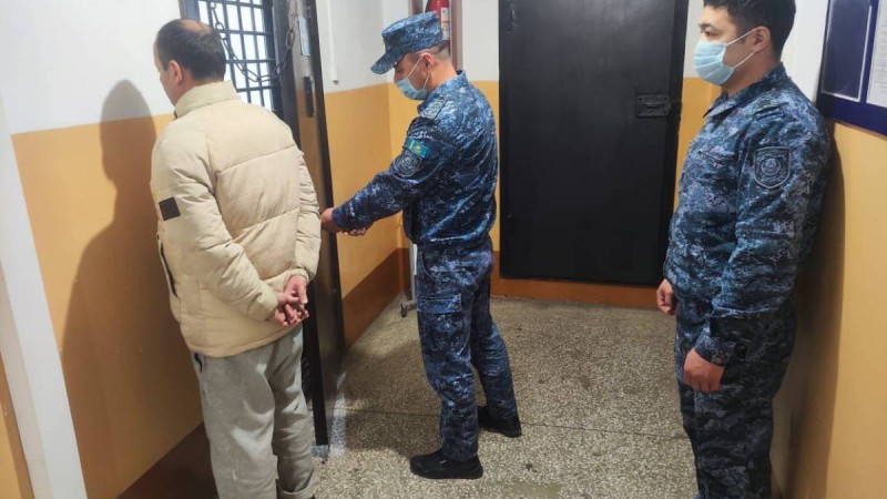 Абай облысында 10 жыл бойы халықаралық іздеуде жүрген ер адам ұсталды.