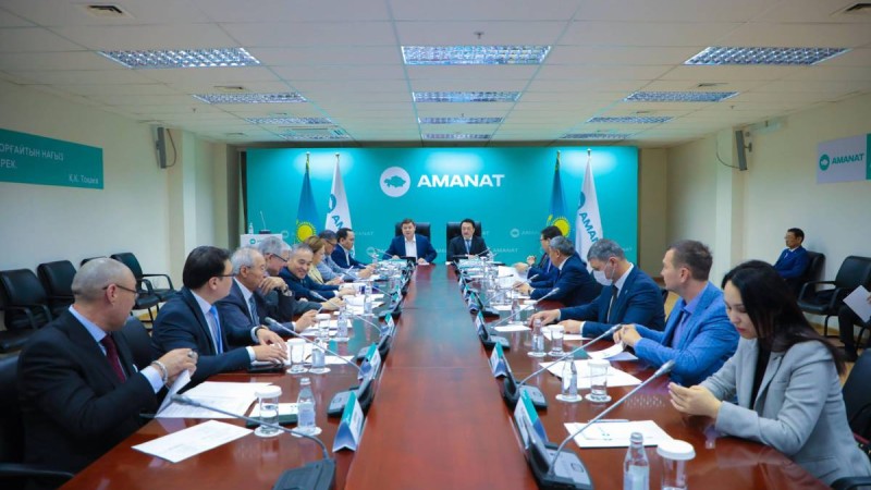 «Amanat» партиясы «Алтын домбыра»-дан бөлек «Бабалар аманаты» айтысын ұйымдастыруды ұсынды.