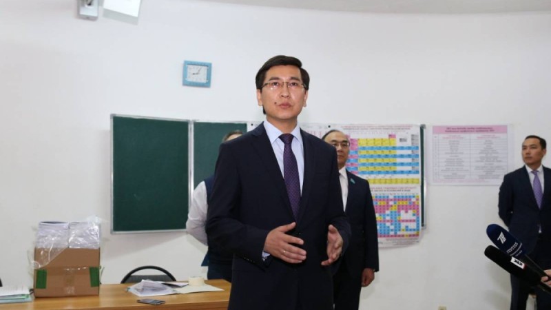 Оқушыға еден жуғызу тақырыбы қоғам назарына басқа жаққа аудару ма?.