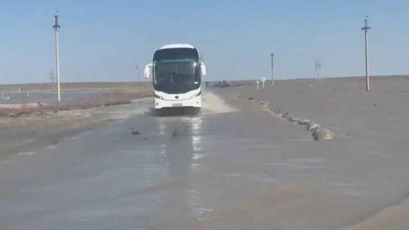 Су тасқыны: Абай облысында тас жолдың 22 тұсын су шайып кеткен.