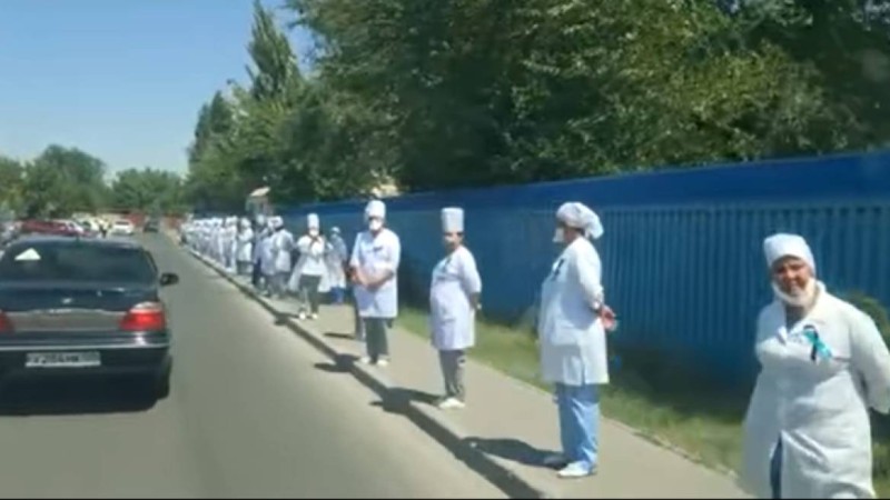 Шымкенттегі дәрігерлер флешмобы: «Министрлік мұндай флешмоб ұйымдастырған жоқ».