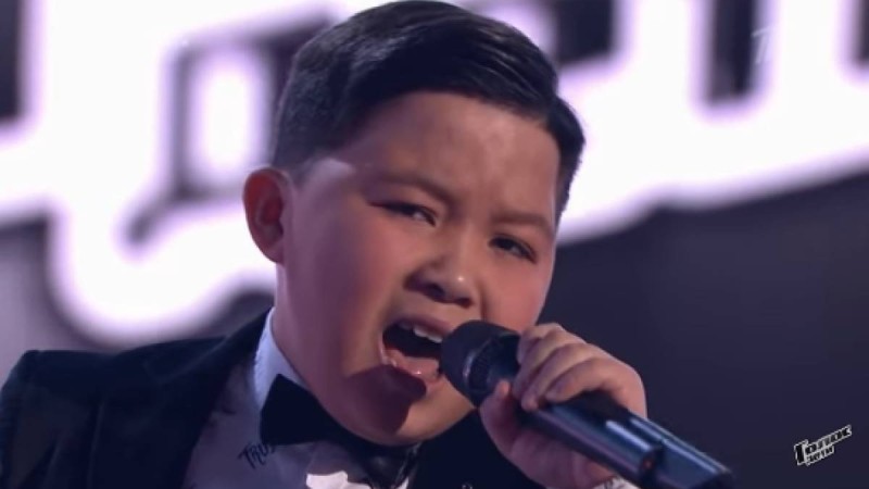 «Балалар дауысы» байқауында таңқалдырған Ержан Максимге Димаш ақжол тіледі (видео).