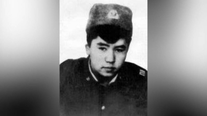 Өз батырын өзі құрметтей алмаған ел өзгенің батырына тамсанумен жүреді.