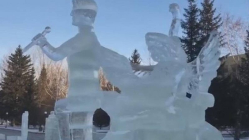 Көкшетауда Димаш Құдайбергеновтің мүсіні орнатылды.