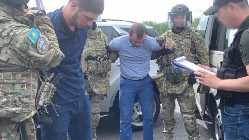 Алматыда қару-жарақ тасымалына қатысы бар полицей мен лауазымды тұлғалар сотталды.