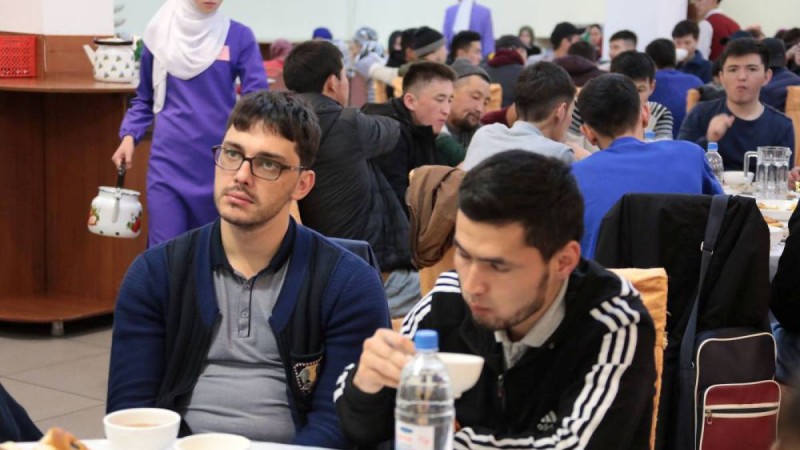 Діні де, ділі де бөлек Дмитрий Левитанус Өскеменде ауызашар берді.