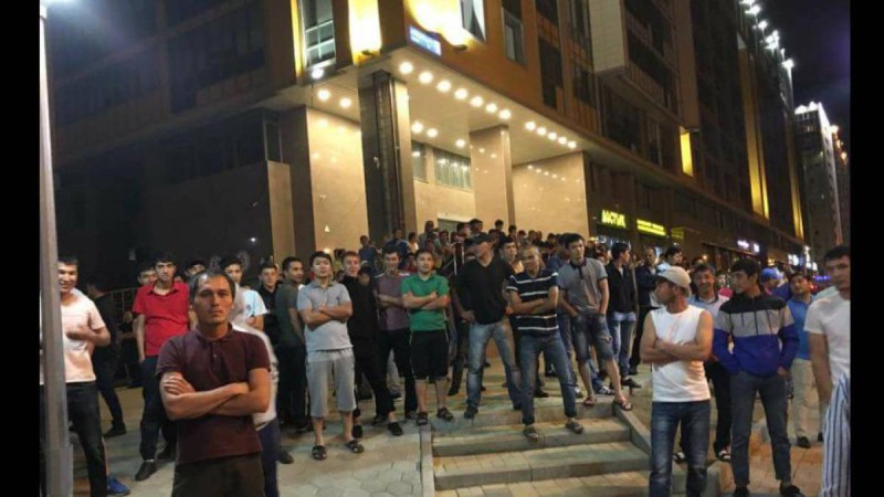 «Абу-Даби плазадағы» төбелесті әлеуметтік желіге жазған адам сотталды.