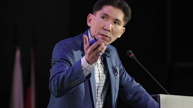 Досым Сәтпаев: Парламенттік оппозиция — саяси спектакль.