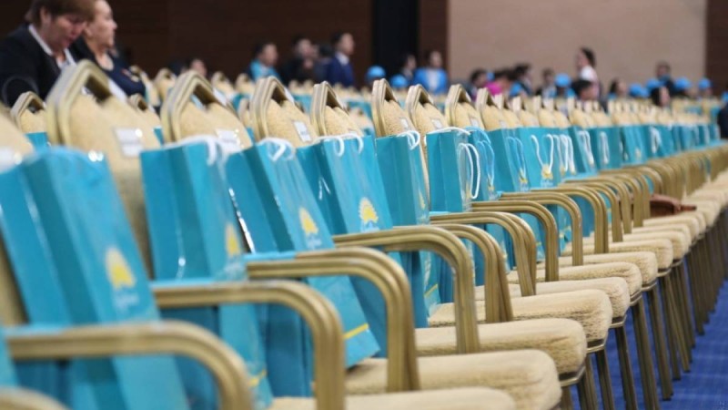 Қосылғыштардың орны немесе президенттің де «Нұротаннан» екенін ұмытпаңыздар!.