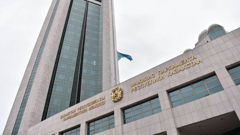 «Митингіге шығайық! Парламент тарасын!».