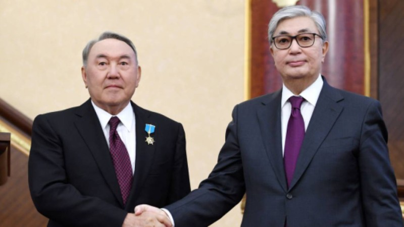 Назарбаев халық пен Тоқаевтың алдында ант беруге міндетті.