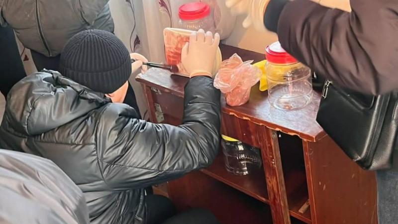 Ақмола облысында есірткі өндіретін жасырын зертхана әшкере болды.