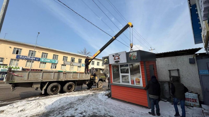 Алматыда заңсыз сауда нысандары сүріліп жатыр.