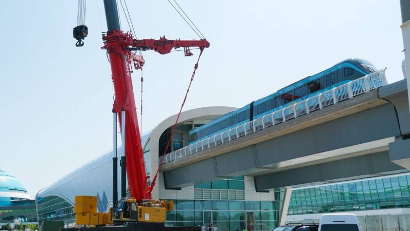 Астанада LRT вагондары рельске орнатыла бастады.
