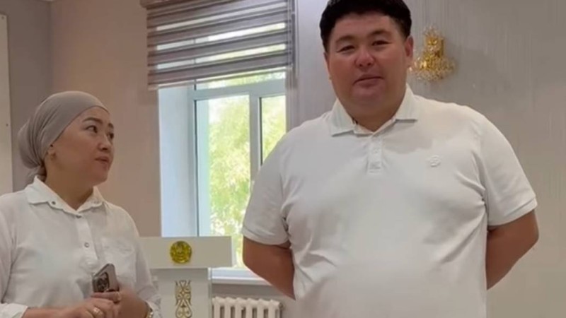 Әнші мен филармония директоры татуласқандарын мәлімдеді.