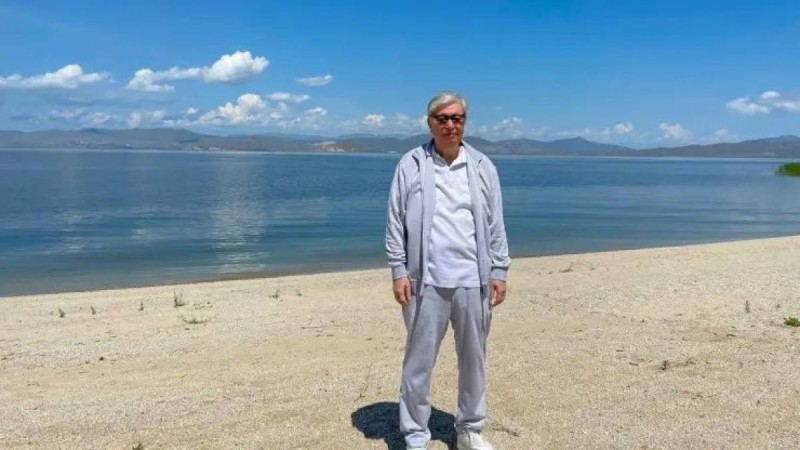 Президент демалысқа шықты.