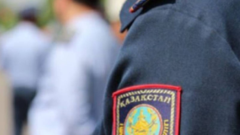 Шымкентте полицейлер тілшіні соққыға жықты.