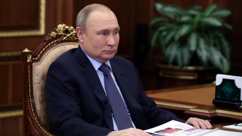 Путин Жеңістің 80 жылдығын мерекелеу кезінде уақытша бітім жариялады.