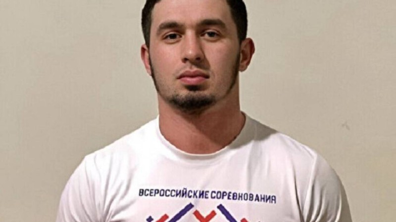 «Мен Шешенстанға барғанша, осында өлгенім артық»: Алматыдағы СИЗО-да отырған Мансур Мовлаевтың өміріне қауіп төніп тұр.