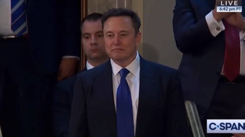 Трамп көпшілік алдында Илон Маскты мақтады.