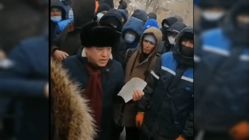 Жезқазғанда зауыт жұмысшылары ереуілге шықты.