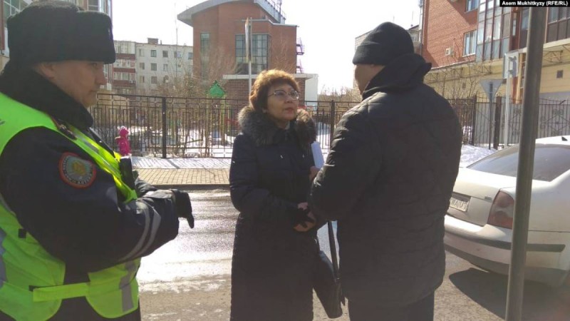 Астана атауын «Нұр-Cұлтан» деп өзгертуге қарсылық танытпақ болған адамдарды полиция ұстады.