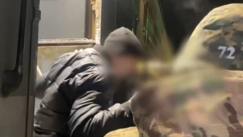 Қарақшылық шабуыл жасағаны үшін іздеуде жүрген ер адам Ресейден экстрадицияланды.