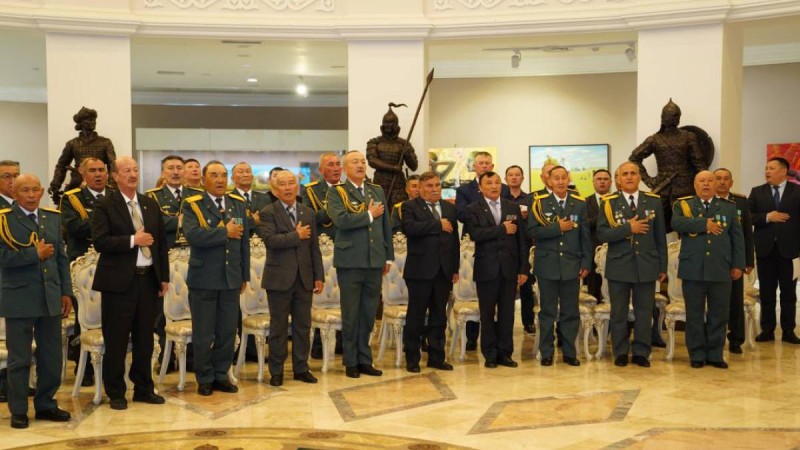 Отан қорғаушы күніне орай алғашқы әскери және технологиялық дайындық пәні мұғалімдері марапатталды.