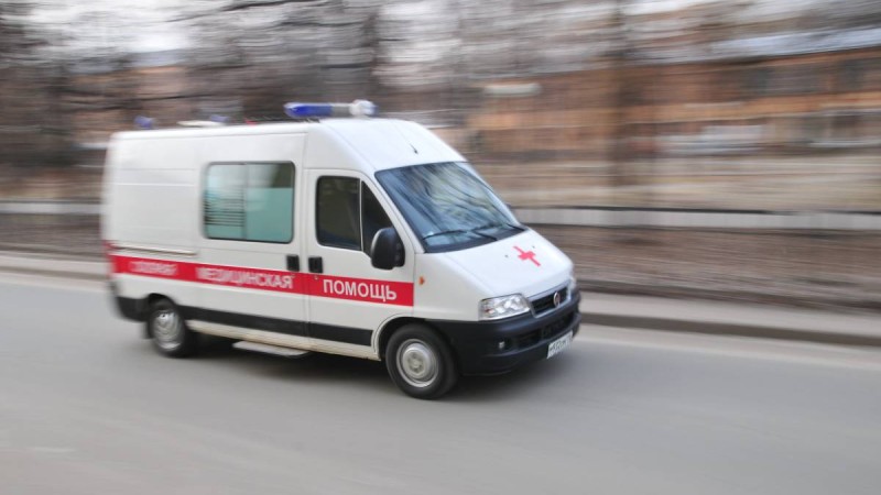Атырауда бесінші қабаттан екі жұмысшы құлады. Бірі қайтыс болды, екіншісі ауруханада.